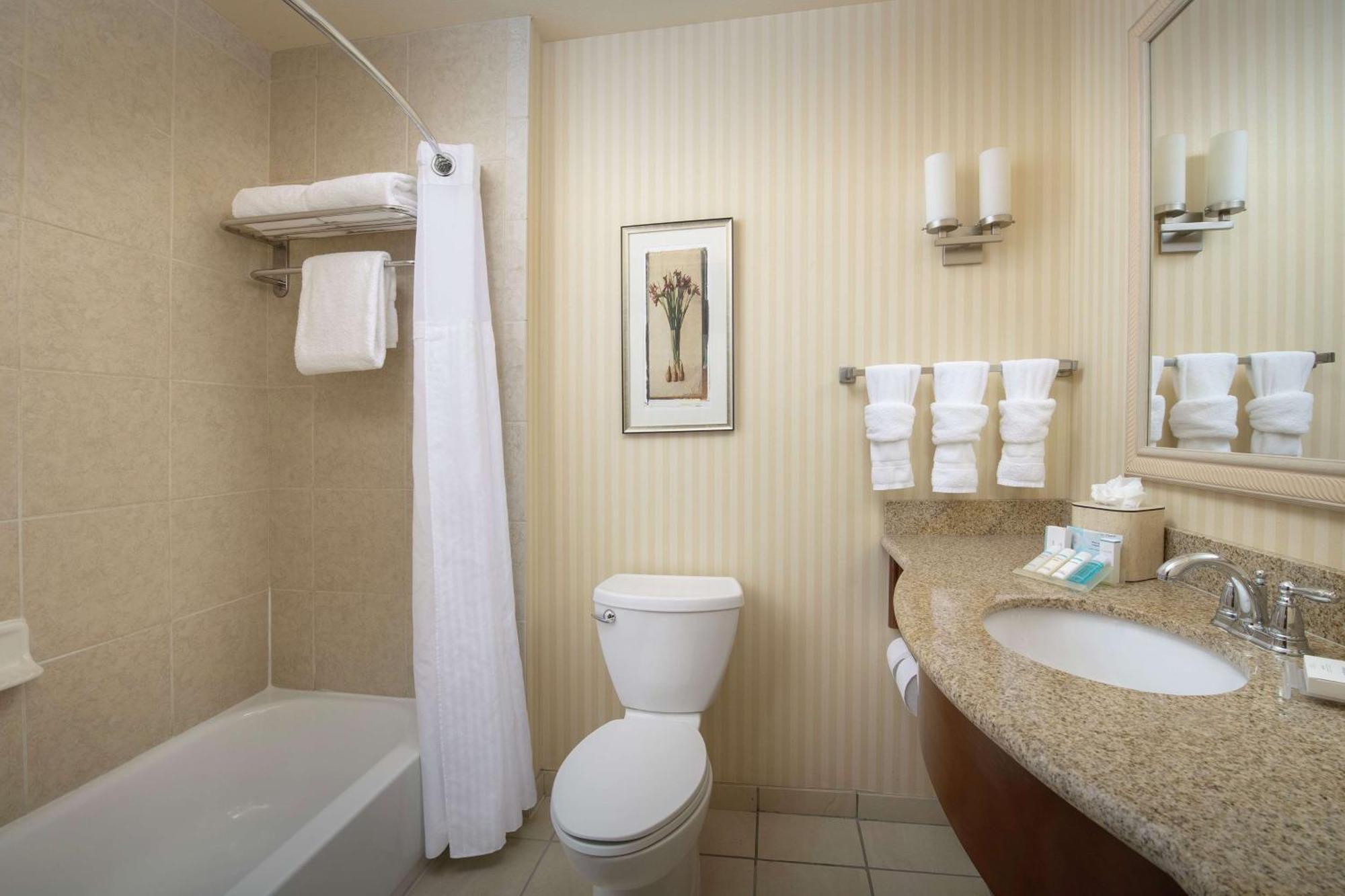 Hilton Garden Hotel 3*