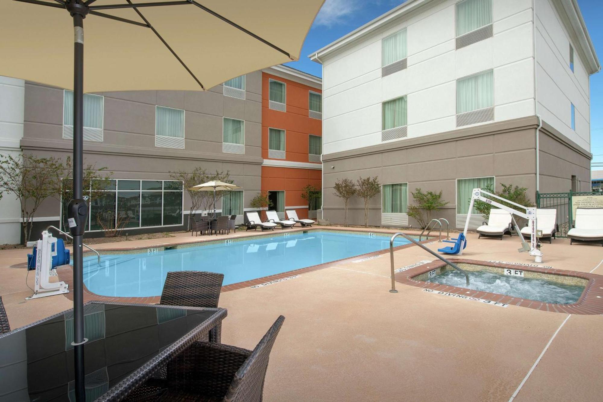 Hilton Garden Hotel 3*